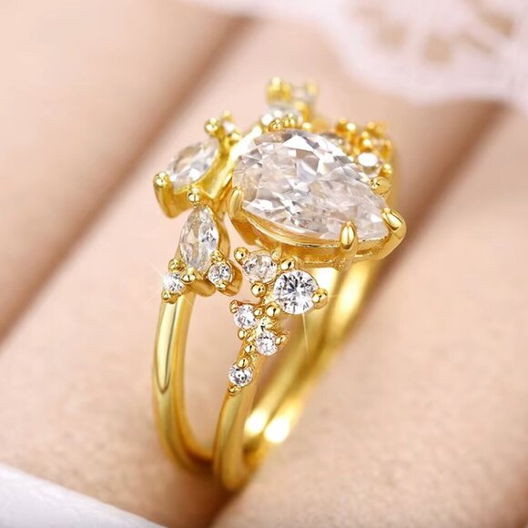 NEW 18k Gold Pear Cut Diamond Ring Set of 2 Rings - Picture 6 of 6